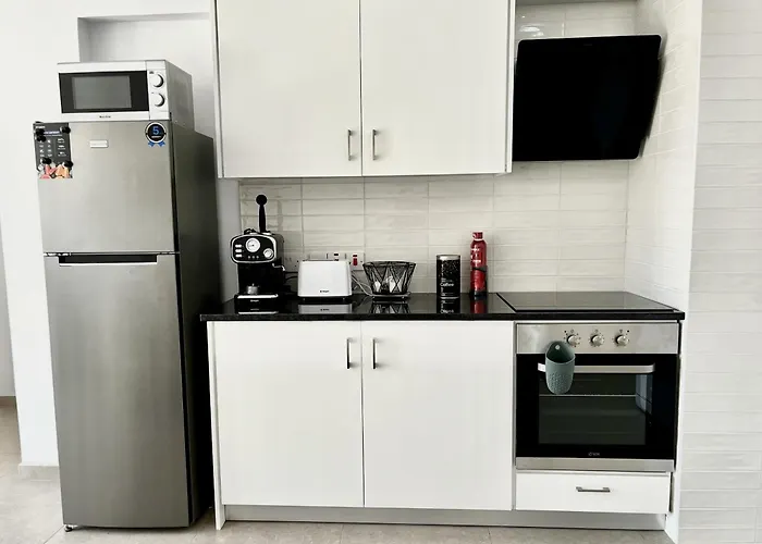 Ease * איה נאפה