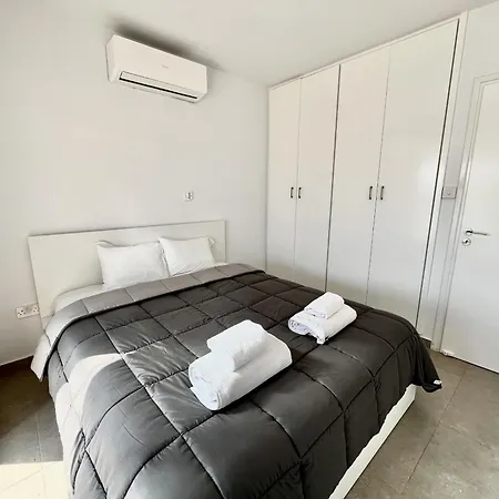 Ease Αγία Νάπα